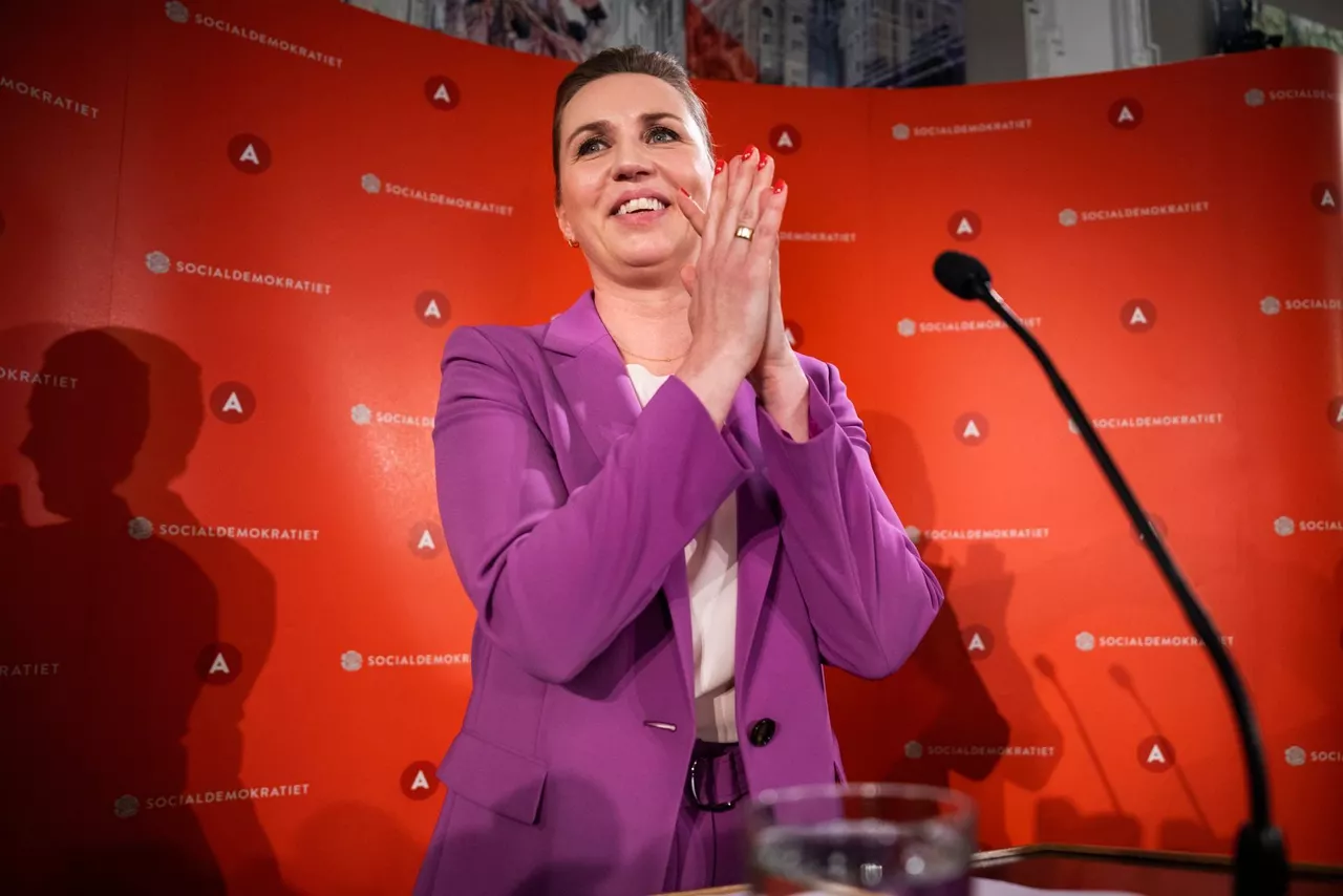 La primera ministra de Dinamarca, Mette Frederiksen, celebra el resultado del referéndum. Foto: EFE