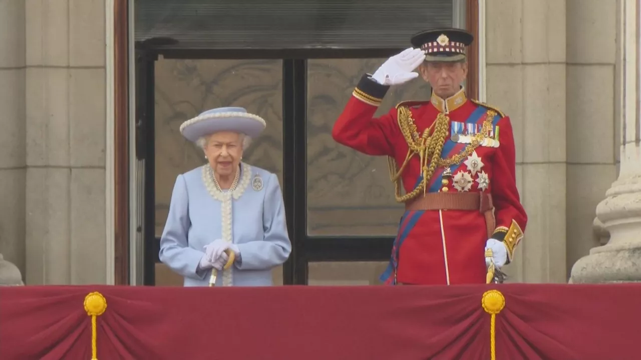 Elizabeth erregina. Reutersen bideo batetik ateratako irudia.