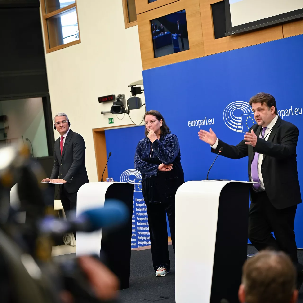 Ituna negoziatu duten taldeen ordezkariak, gaur Europako Parlamentuan.