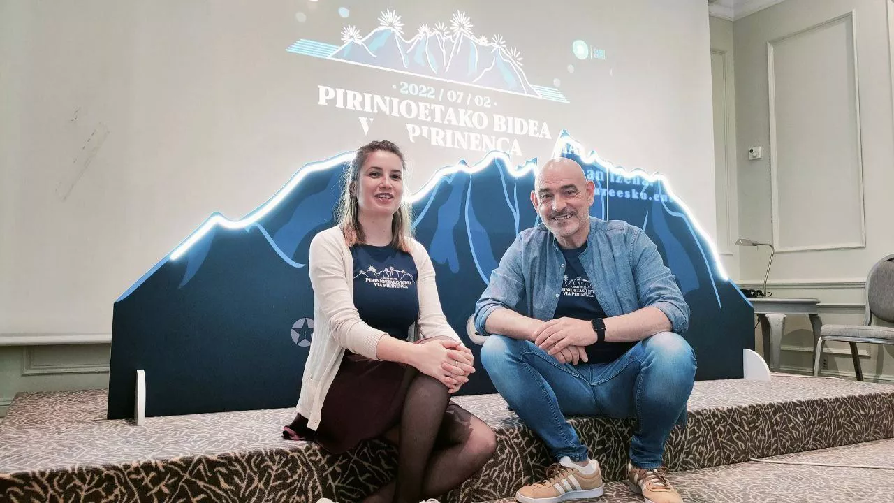 Amalur Álvarez y Josu Etxaburu, tras la rueda de prensa.