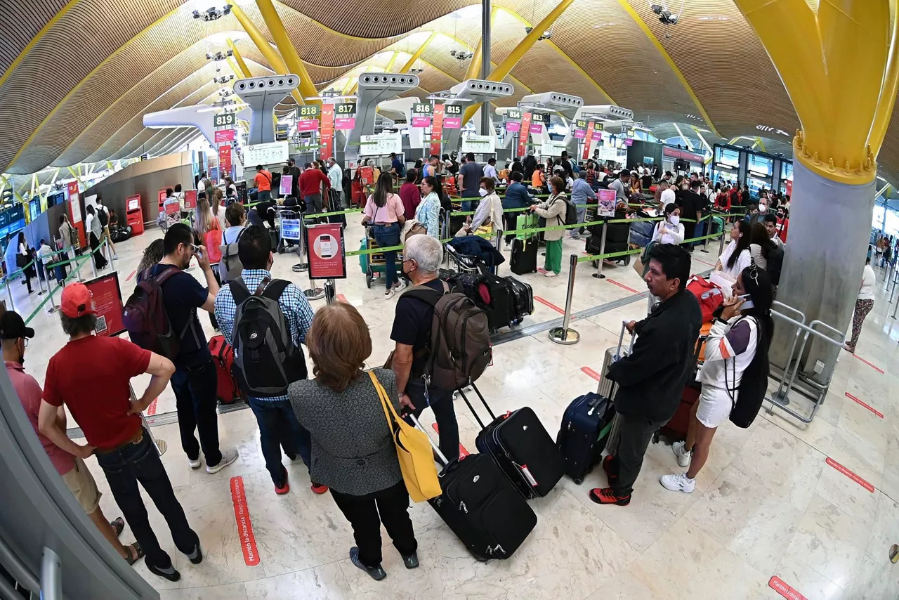 Aglomeraciones en Barajas, hoy, 8 de junio