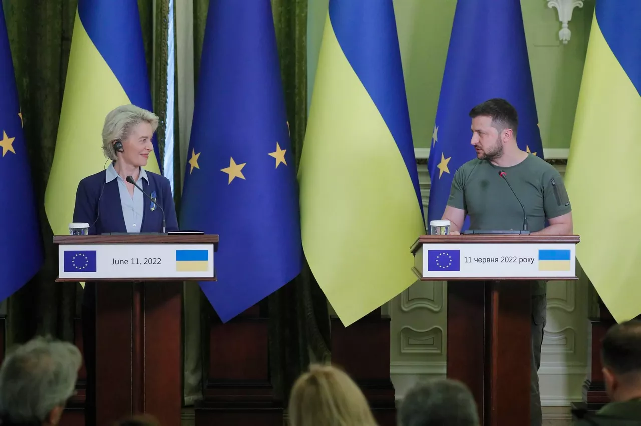 Ursula von der Leyen (CE) y el presidente ucraniano, en Kiev. Foto: EFE
