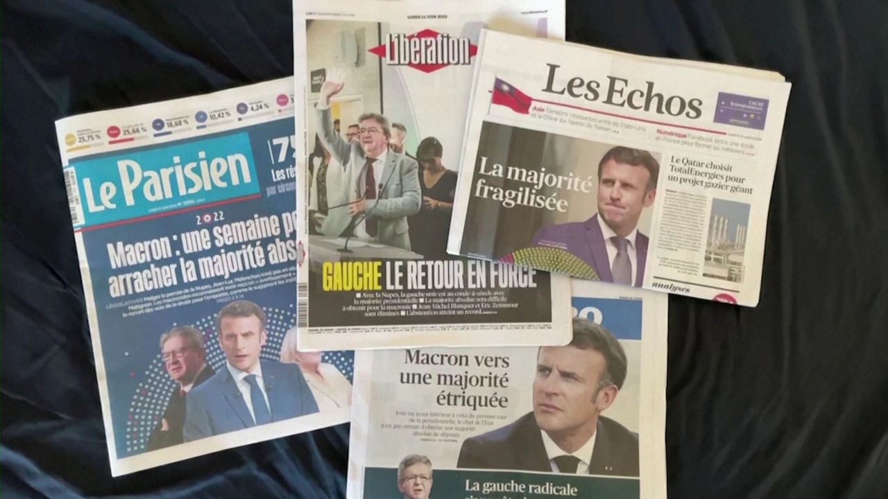 Egunkarien gaurko azalak. Agentzietako bideo batetik ateratako irudia.