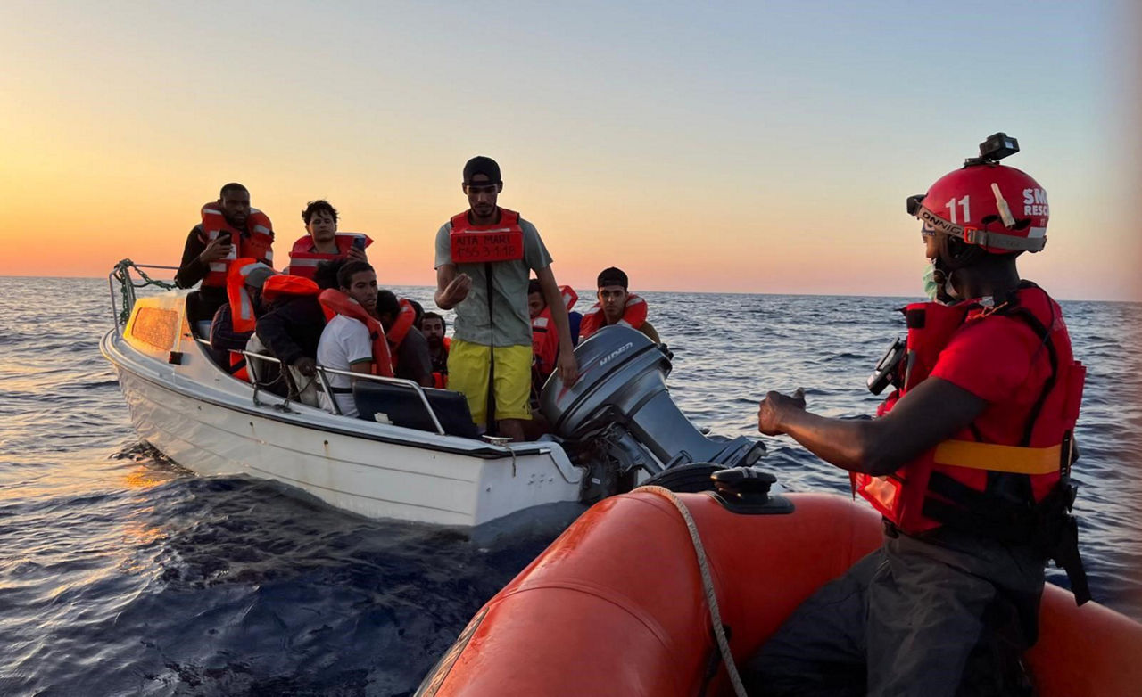 Rescate del buque 'Aita Mari' en el Mediterráneo