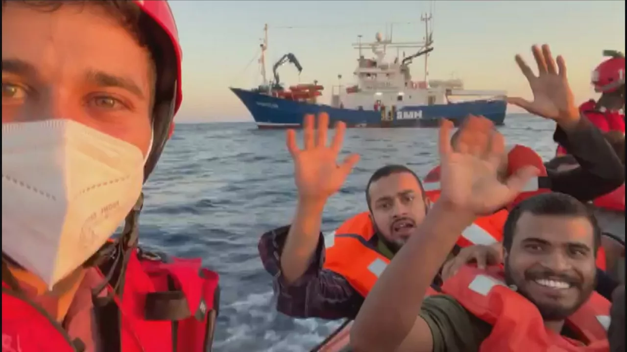 Momento del rescate. Imagen obtenida de un vídeo de EITB Media.
