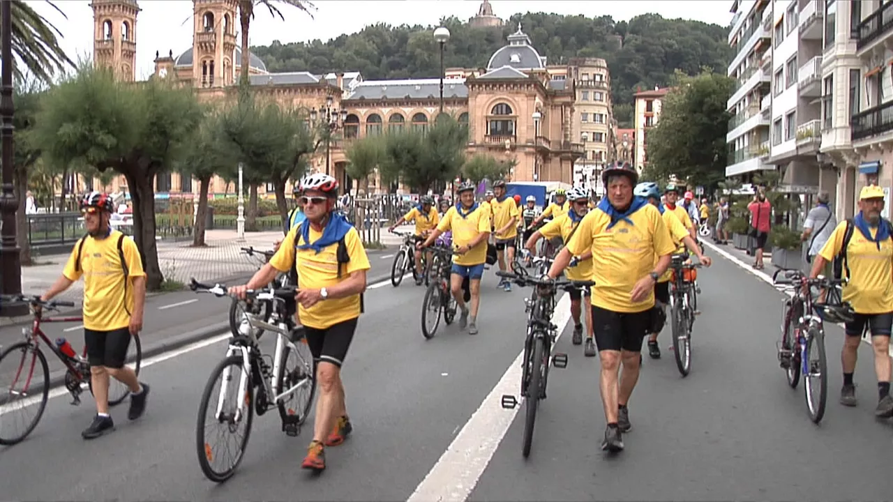 Inicio de la marcha, desde Alderdi Eder, en Donostia. Imagen extraída de un vídeo de EITB.