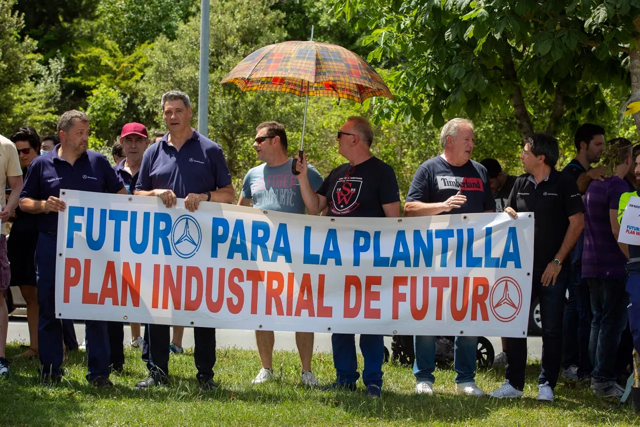 Trabajadores de Mercedes Benz Vitoria. Foto: EFE