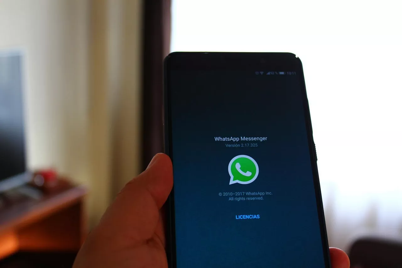 Politikoen whatsapp harremanaz hitz egin dugu Itziar García Komunikazio aholkulariarekin