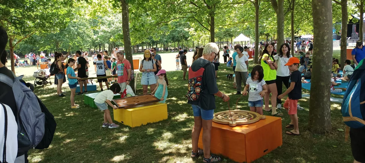 Juegos en el parque Olarizu de Vitoria-Gasteiz. Foto: EITB Media