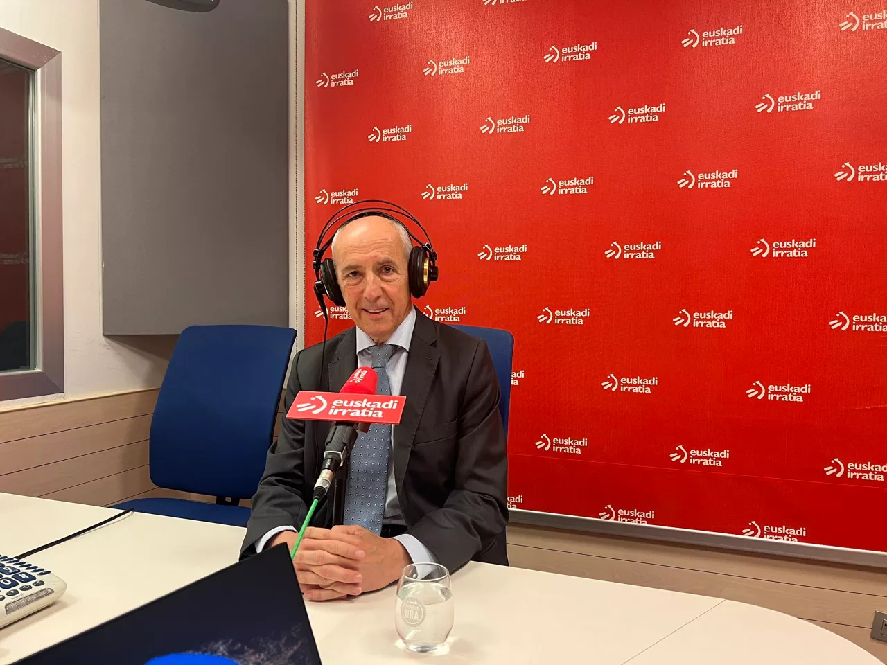 Josu Erkoreka Eusko Jaurlaritzako lehendakariordea, gaur, Euskadi Irratian. Argazkia: EITB Media