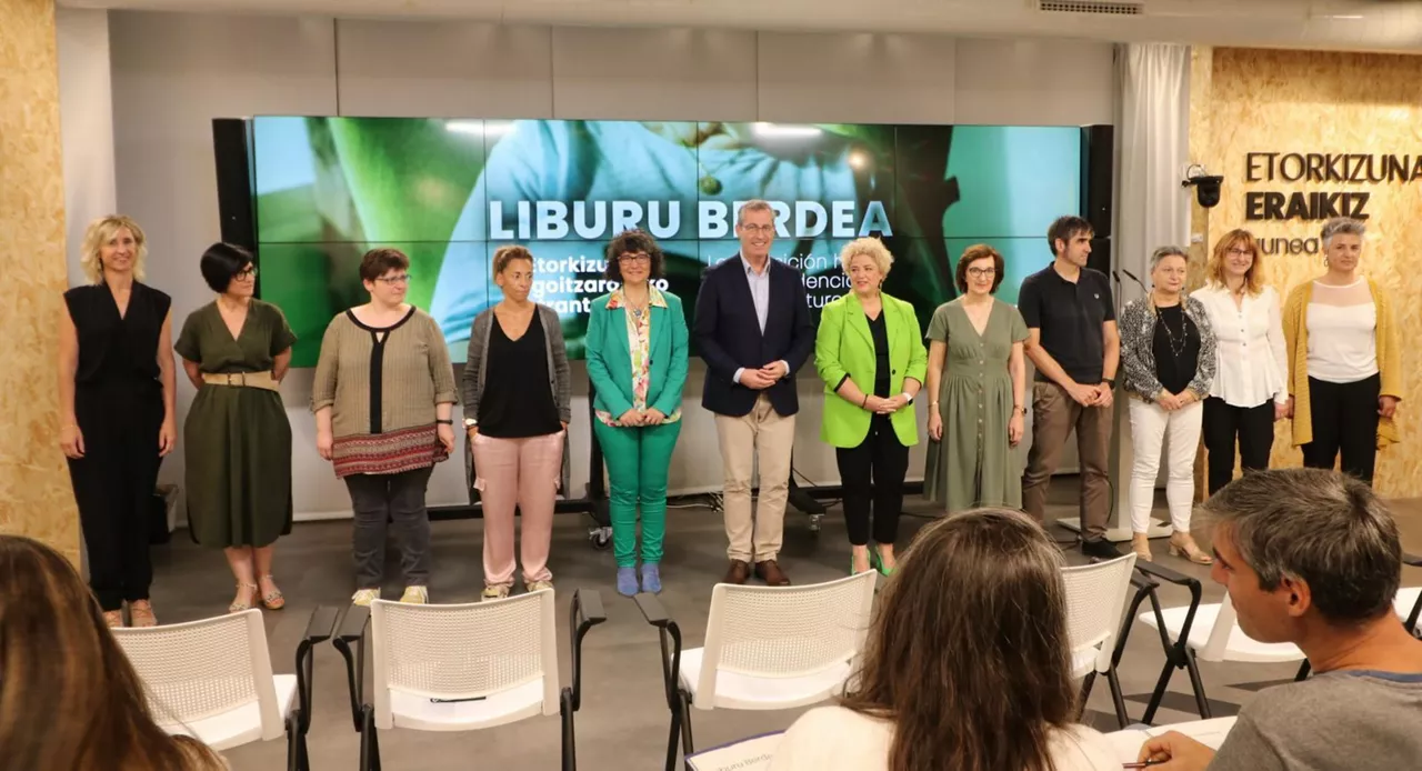 Liburu Berdearen aurkezpena, Gipuzkoako Aldundian. GFA.