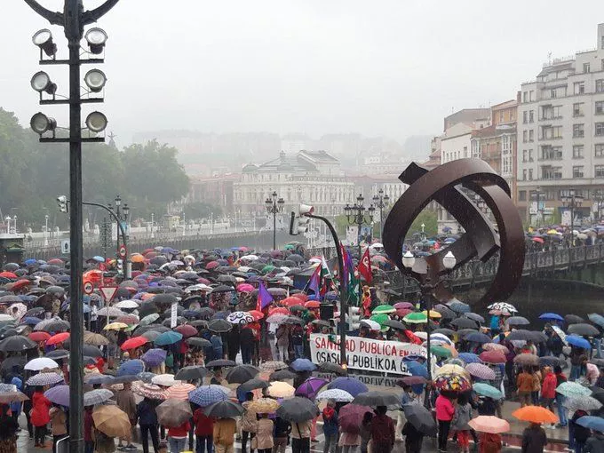 Osakidetzako sindikatuen manifestazioa, Bilboko udaletxe parean. Argazkia: @LABbilbo