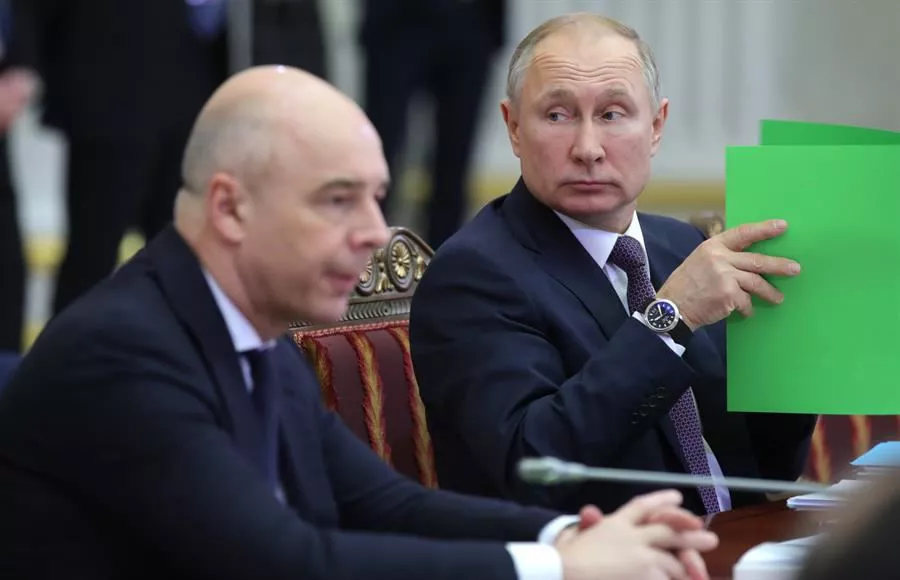 Antón Siluánov y Vladimir Putin, en 2019. Foto de archivo de EFE.