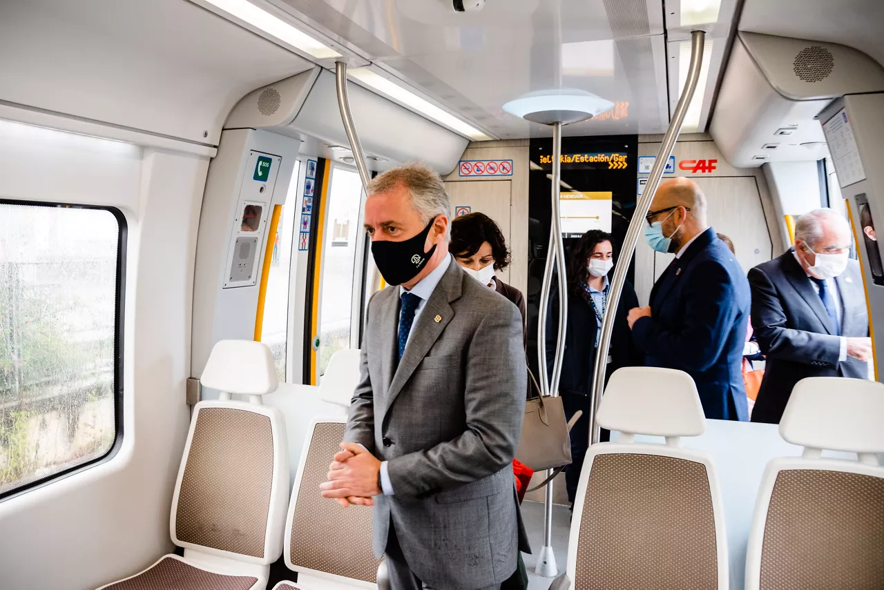 El lehendakari visita la nueva estación de tren en Hendaia. Foto: Irekia.