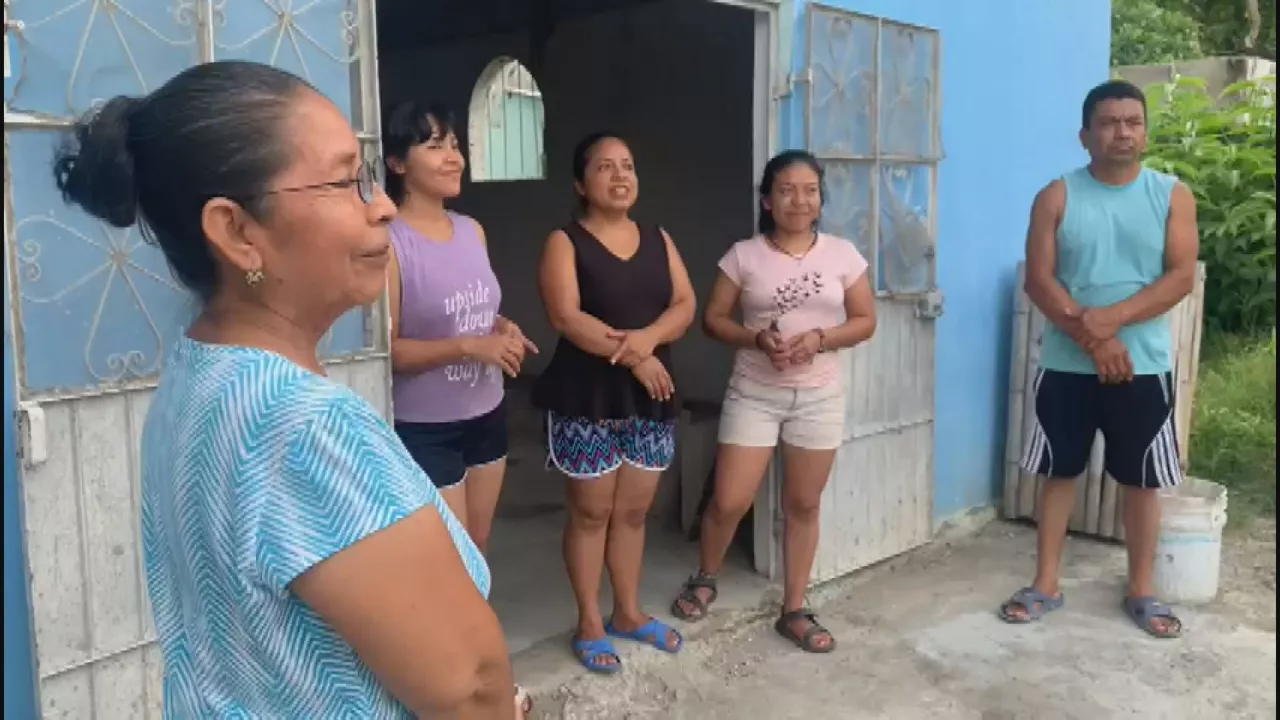 Amanda Quip eta bere familia. EITB Mediaren bideo batetik ateratako irudia.