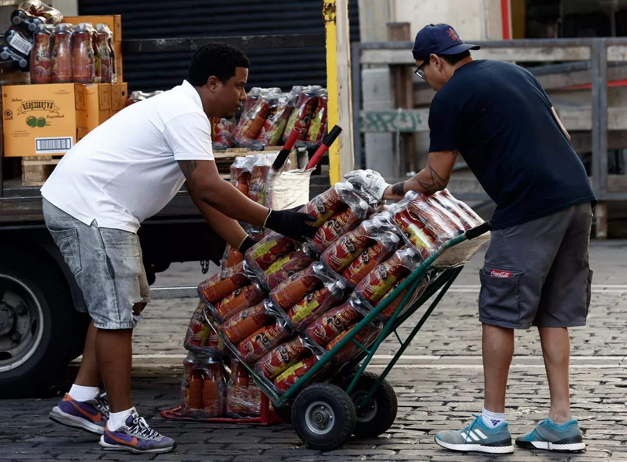 Kontratu irregular horien erdiak ostalaritza sektorearekin loturikoak izan dira. Argazkia: EFE.