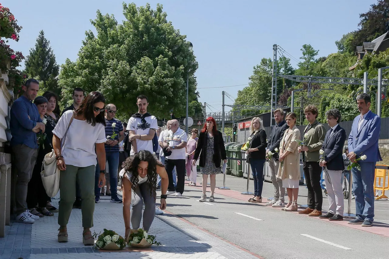 Homenaje a José Ángel Santos y Josu Leonet. Foto: EFE