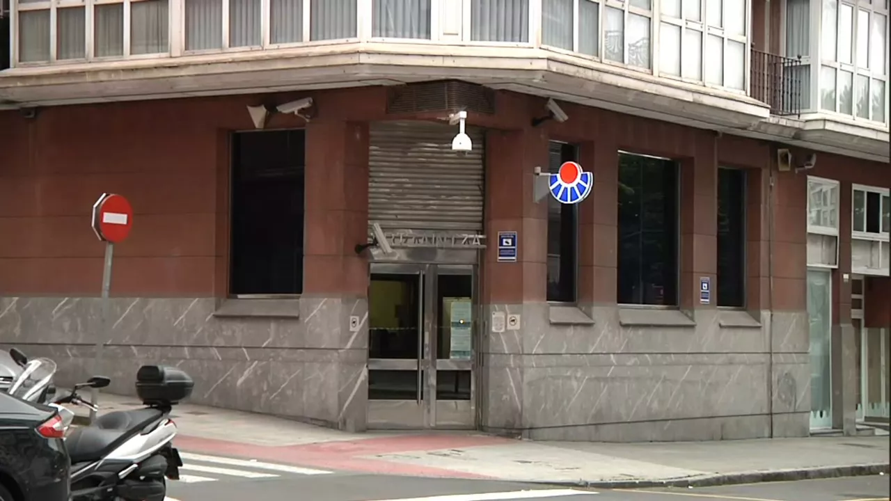 Ertzaintzak Santurtzin duen komisaria.