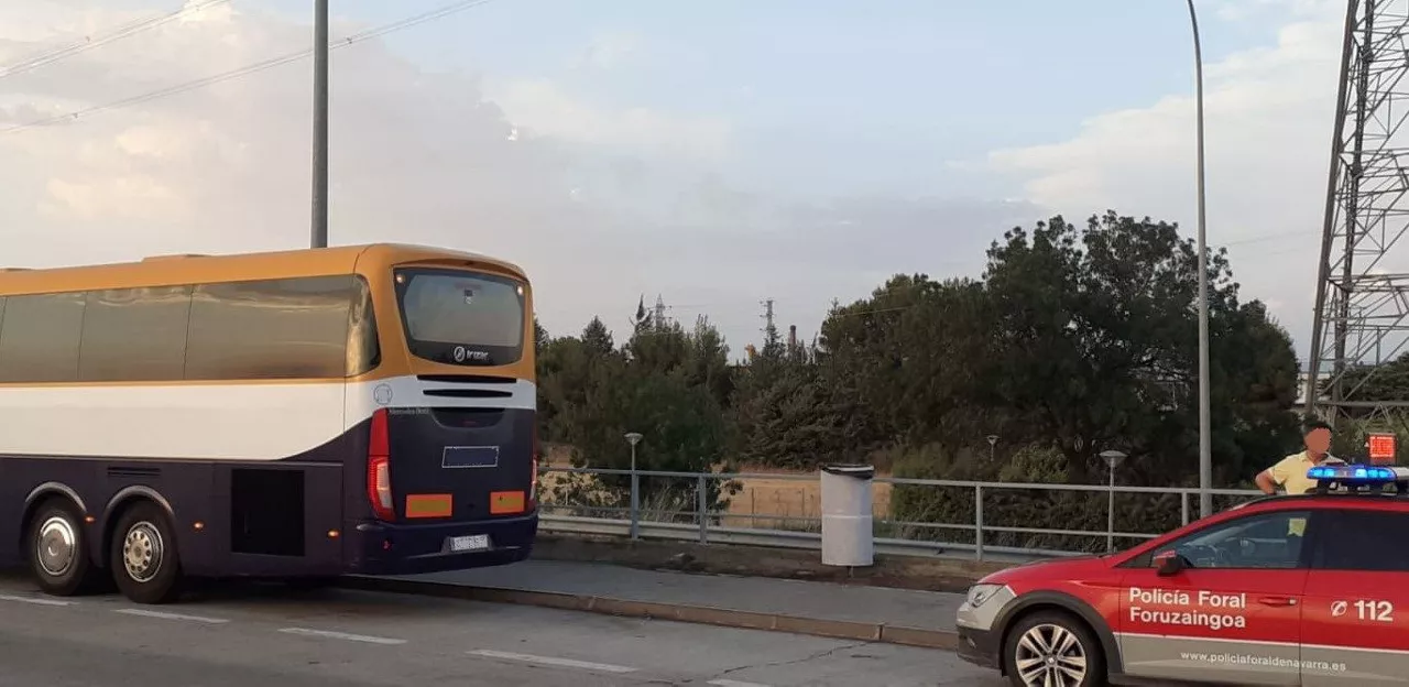 Autobús inmovilizado. Imagen: Policía Foral