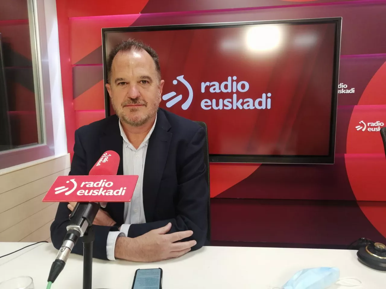 Carlos Iturgaiz, presidente del PP de la CAV, en Radio Euskadi