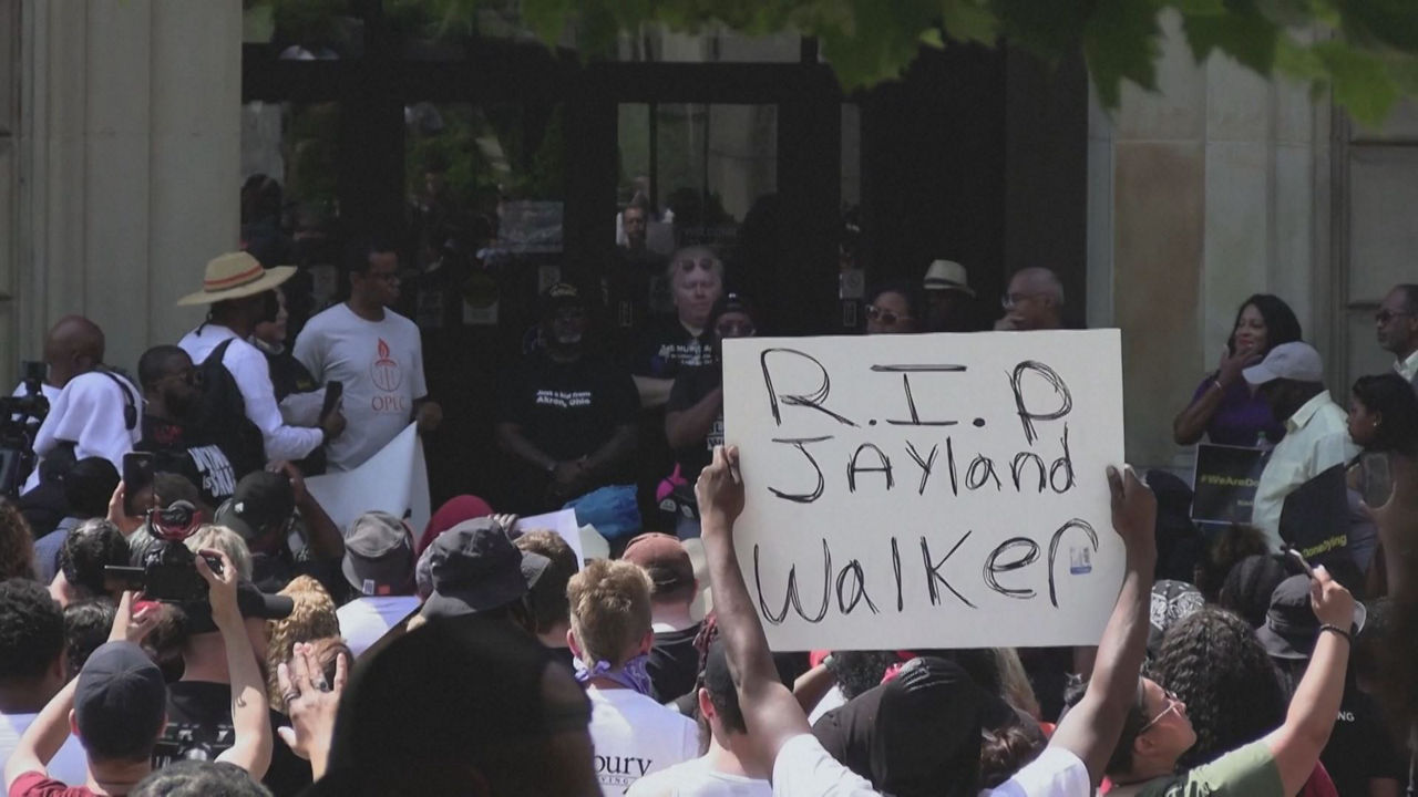 Protesta en Akron (Ohio). Imagen obtenida de un vídeo de Agencias.