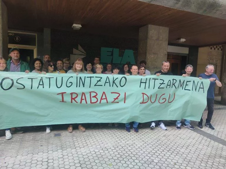 Akordioa ospatzen, ostatuetako langileak. ELA