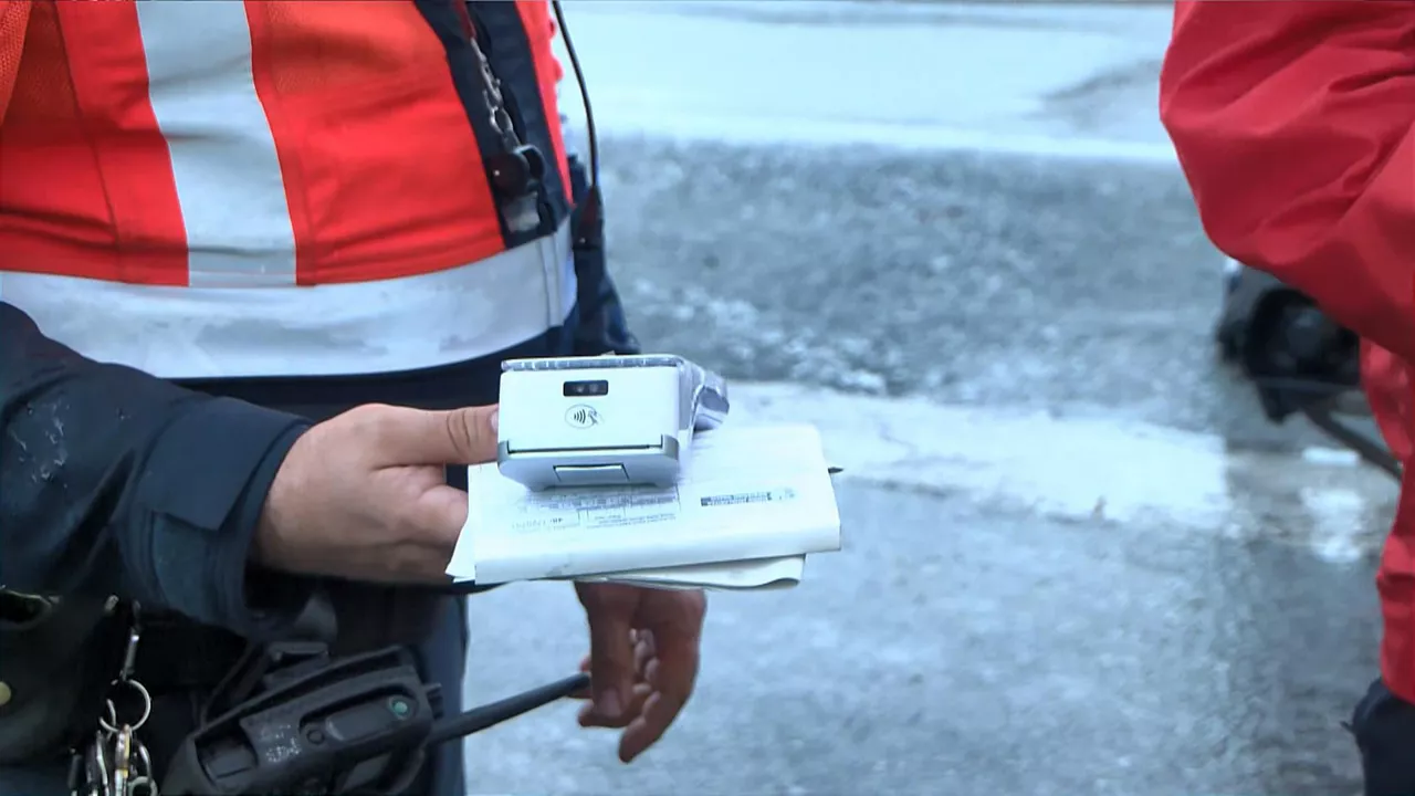 El dispositivo para pagar multas 'in situ'.