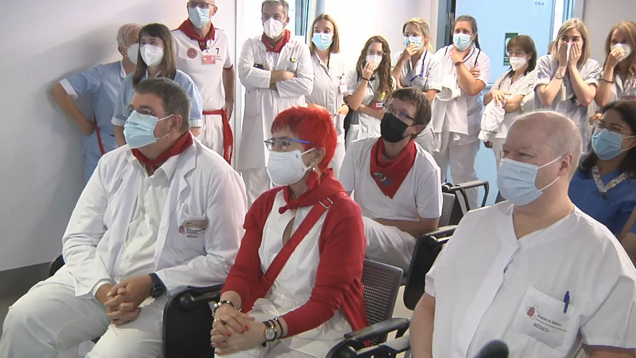 Santos Induráin en el Hospital Universitario de Navarra. Imagen obtenida de un vídeo de EITB Media.