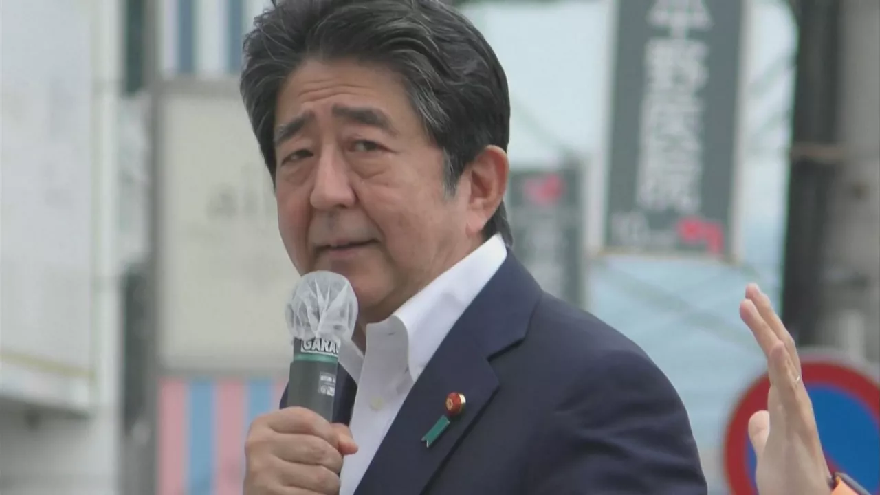 Shinzo Abe, segundos antes de ser atacado. Imagen obtenida de un vídeo de EITB Media.