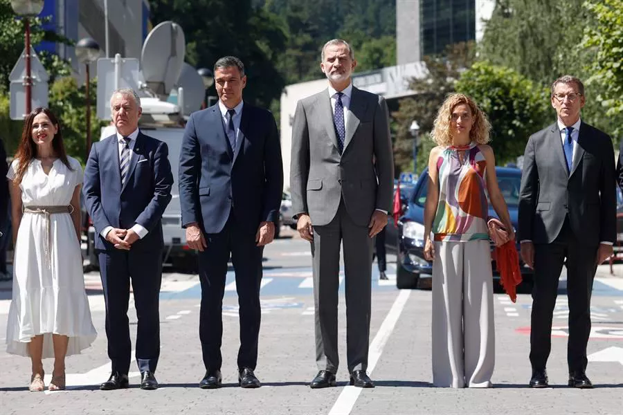 Ordezkari politikoak, igande honetan Ermuan. Argazkia: EFE