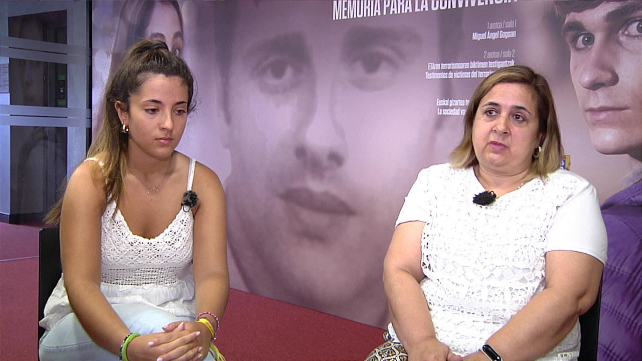 Elena eta Presen, Miguel Angel Blancoren lehengusinak. EITB Mediaren bideo batetik ateratako irudia.