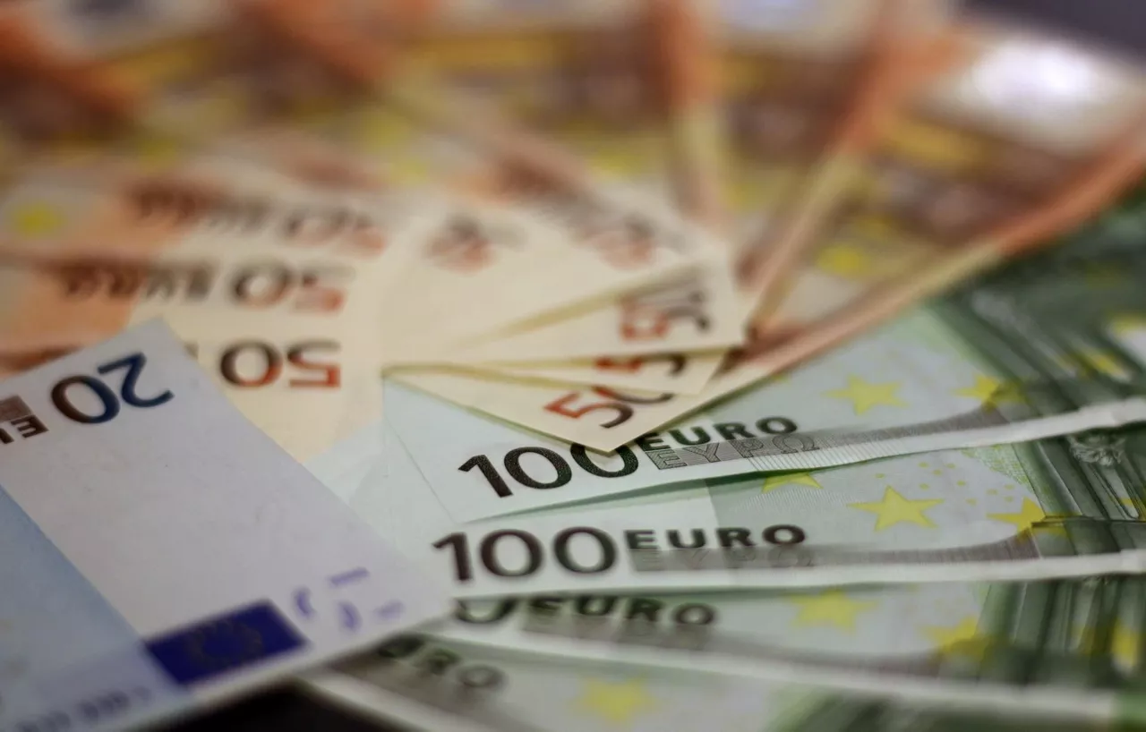 Varios billetes de euro