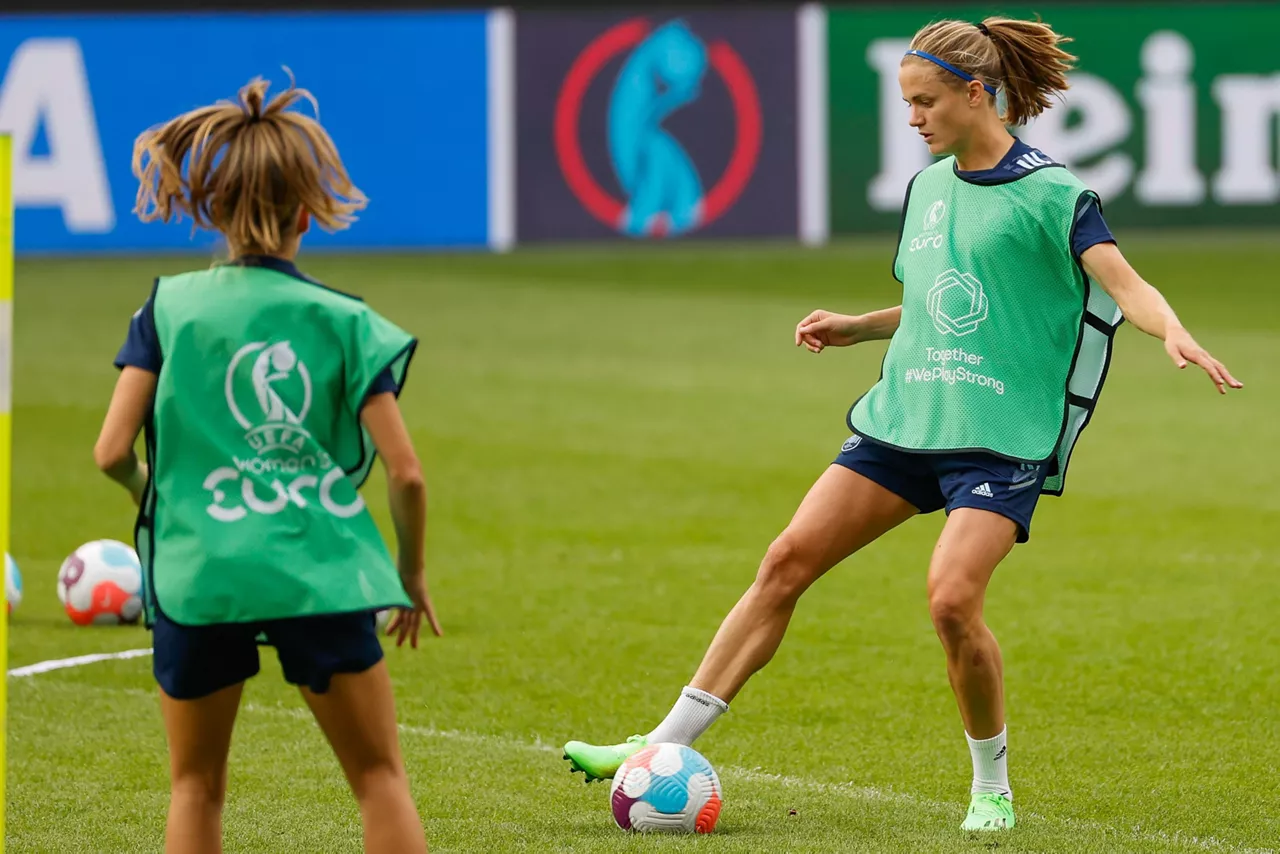 ESPAINIA-IRENE-PAREDES-01