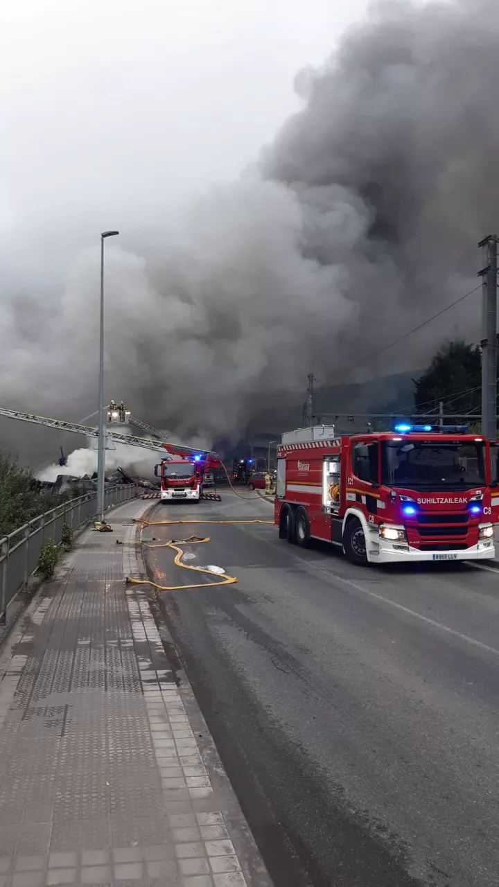 Incendio en Lemoa (Foto: SOS Deiak)