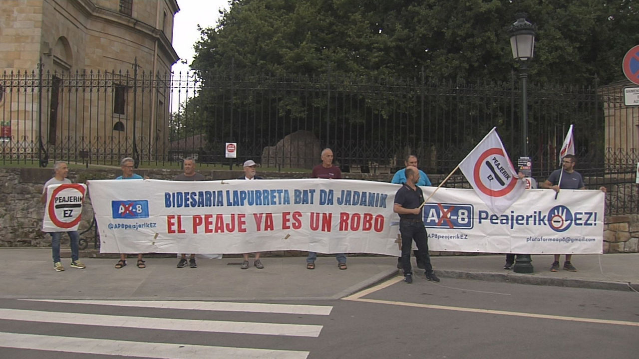 Protesta en Gernika. Imagen obtenida de un vídeo de EITB Media.