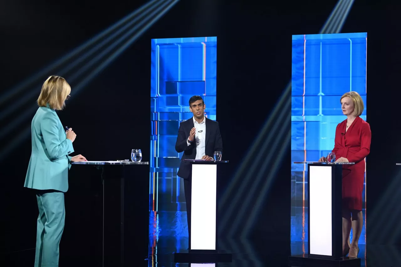 El exministro de Economía, Rishi Sunak, y la ministra de Exteriores, Liz Truss. Foto: EFE