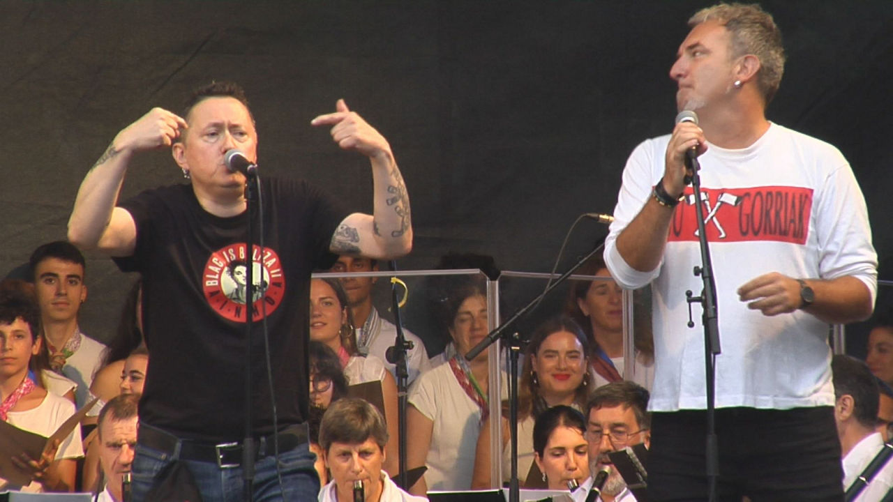 Fermin Muguruza eta Jon Maia. EITB Mediaren bideo batetik ateratako irudia.