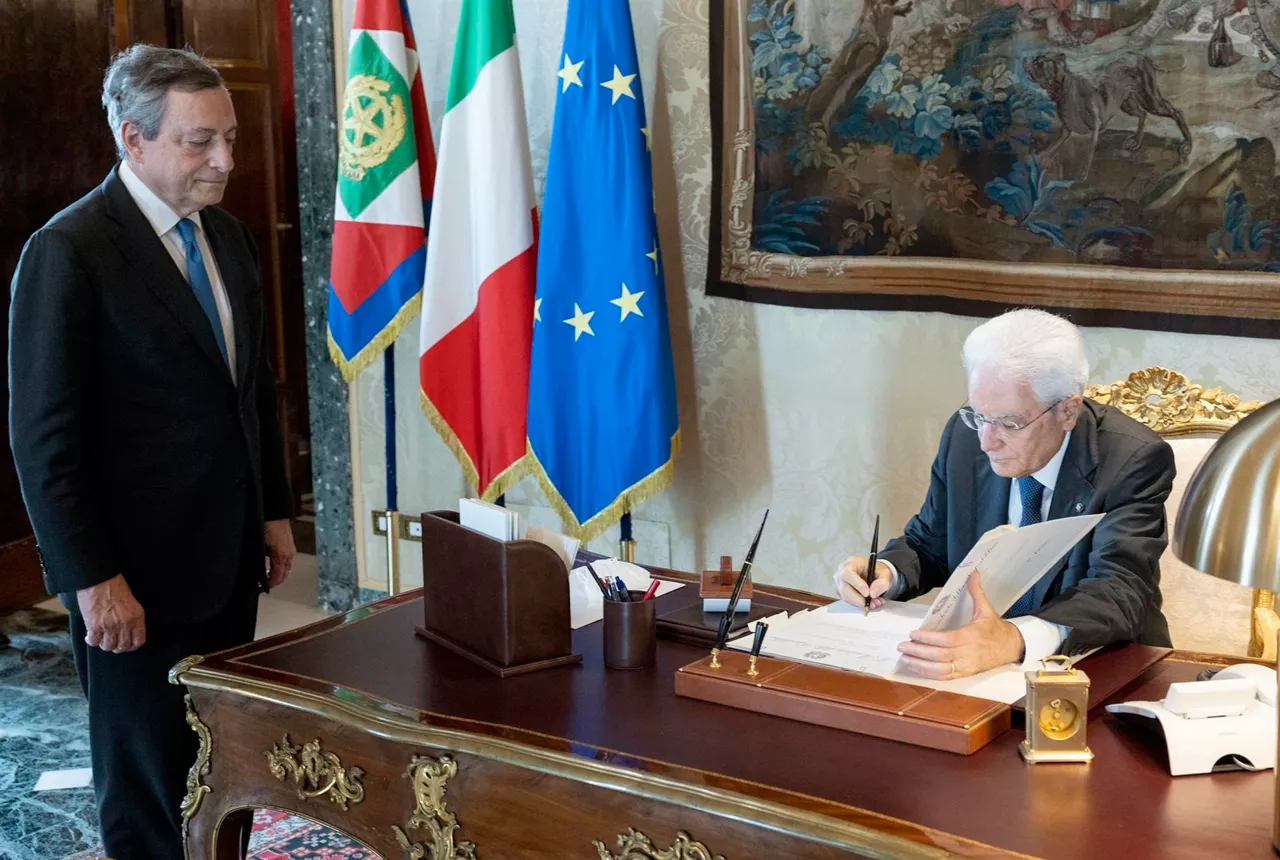 Mario Draghi y Sergio Mattarella. Foto: EFE
