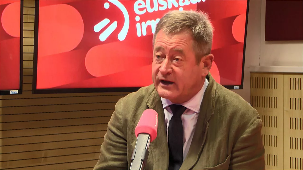 Bingen Zupiria Eusko Jaurlaritzako bozeramailea Euskadi Irratian (artxiboko irudia)