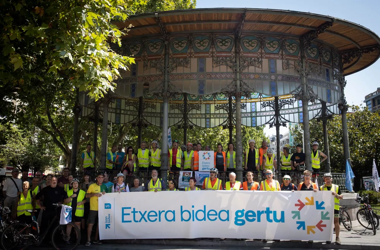 Acto final de la marcha ciclista, este domingo en San Sebastián. Foto: EFE