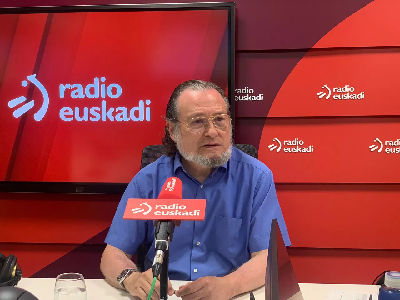Santiago Niño-Becerra, hoy, en Radio Euskadi. EITB.
