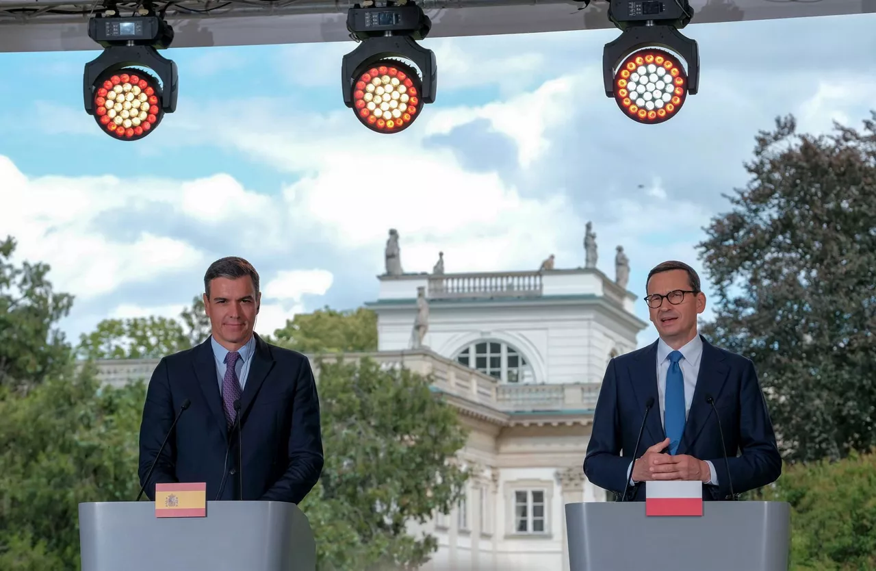 Los jefes de Gobierno español y polaco, Pedro Sánchez y Mateusz Morawiecki, en Varsovia. Foto: EFE