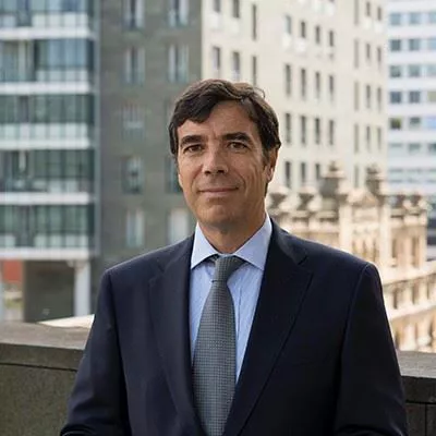 Antón Arriola relevará a Gregorio Villalabeitia al frente de Kutxabank. Foto: LinkedIn Antón Arriola