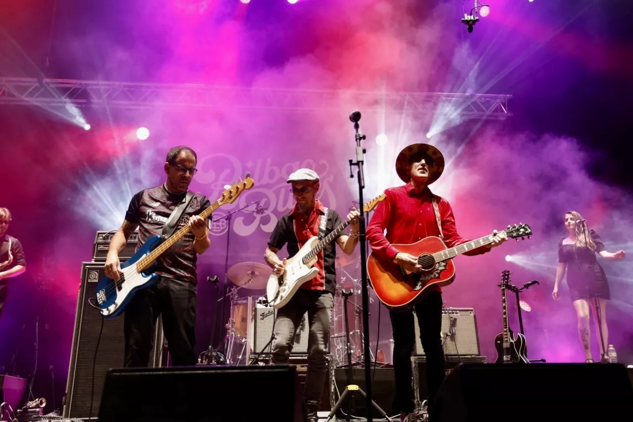Eneko Cañibano, junto a Fito y Mikel Erentxun