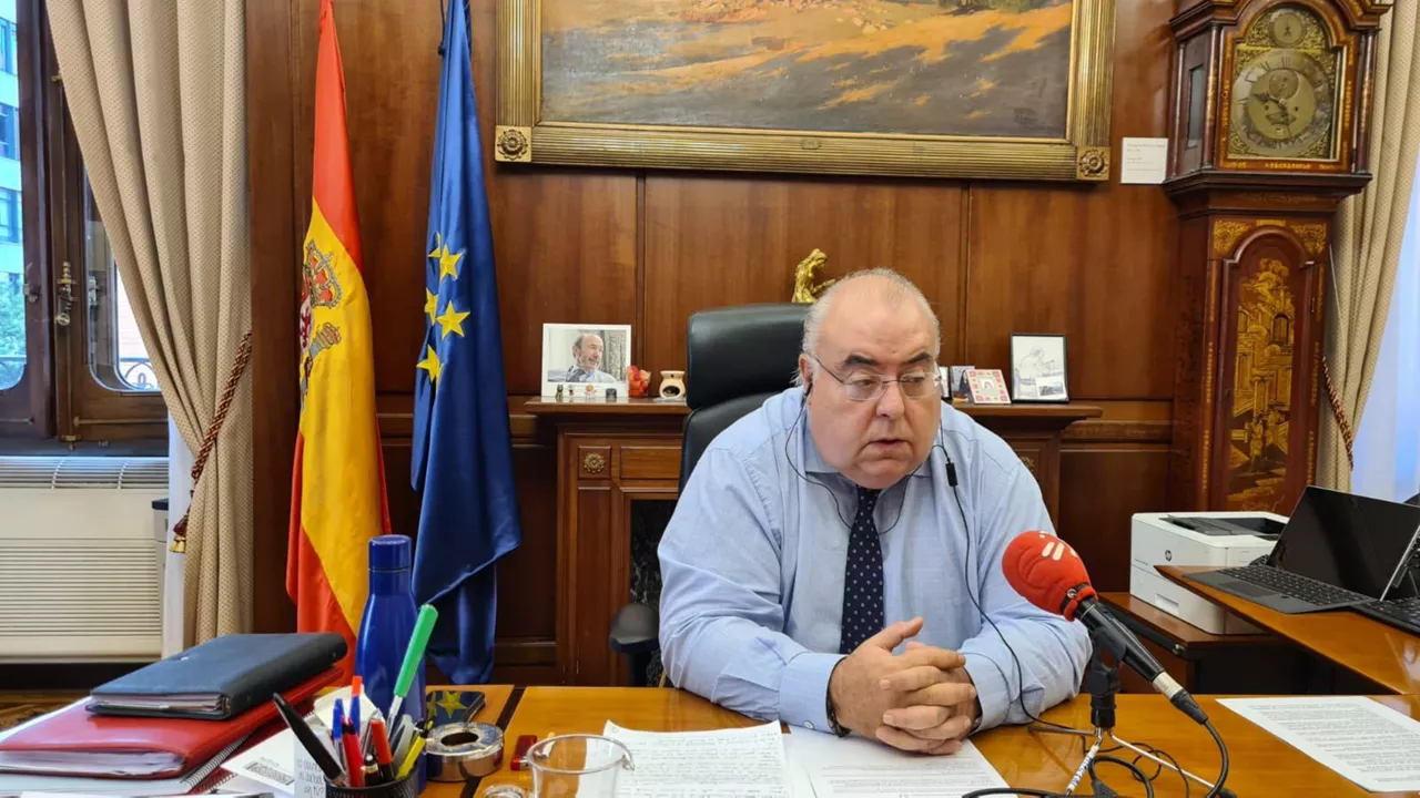 Tontxu Rodriguez Radio Euskadiko elkarrizketan. Argazkia: EITB Media.