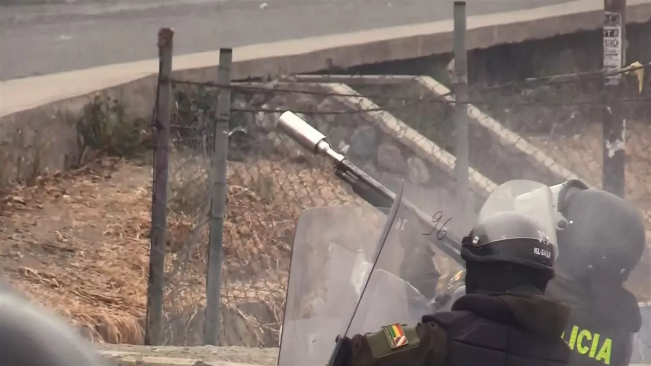 20220809085821_un-herido-grave-dejan-enfrentamientos-entre-cocaleros-y-policia-en-bolivia_