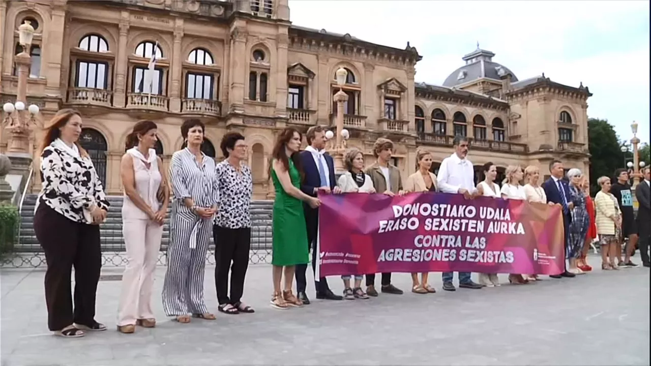Una concentración ha condenado las agresiones machistas sufridas estos días. Foto: EITB MEDIA