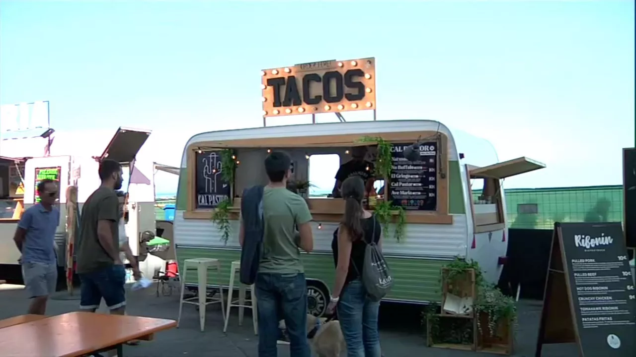 Food truck-a Kursaalean. EITB Mediaren bideo batetik ateratako irudia.
