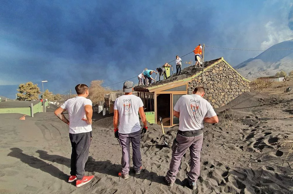 Labores de limpieza en El Paso. Foto: Galdakaoko Boluntarioen Gizarte Elkartea