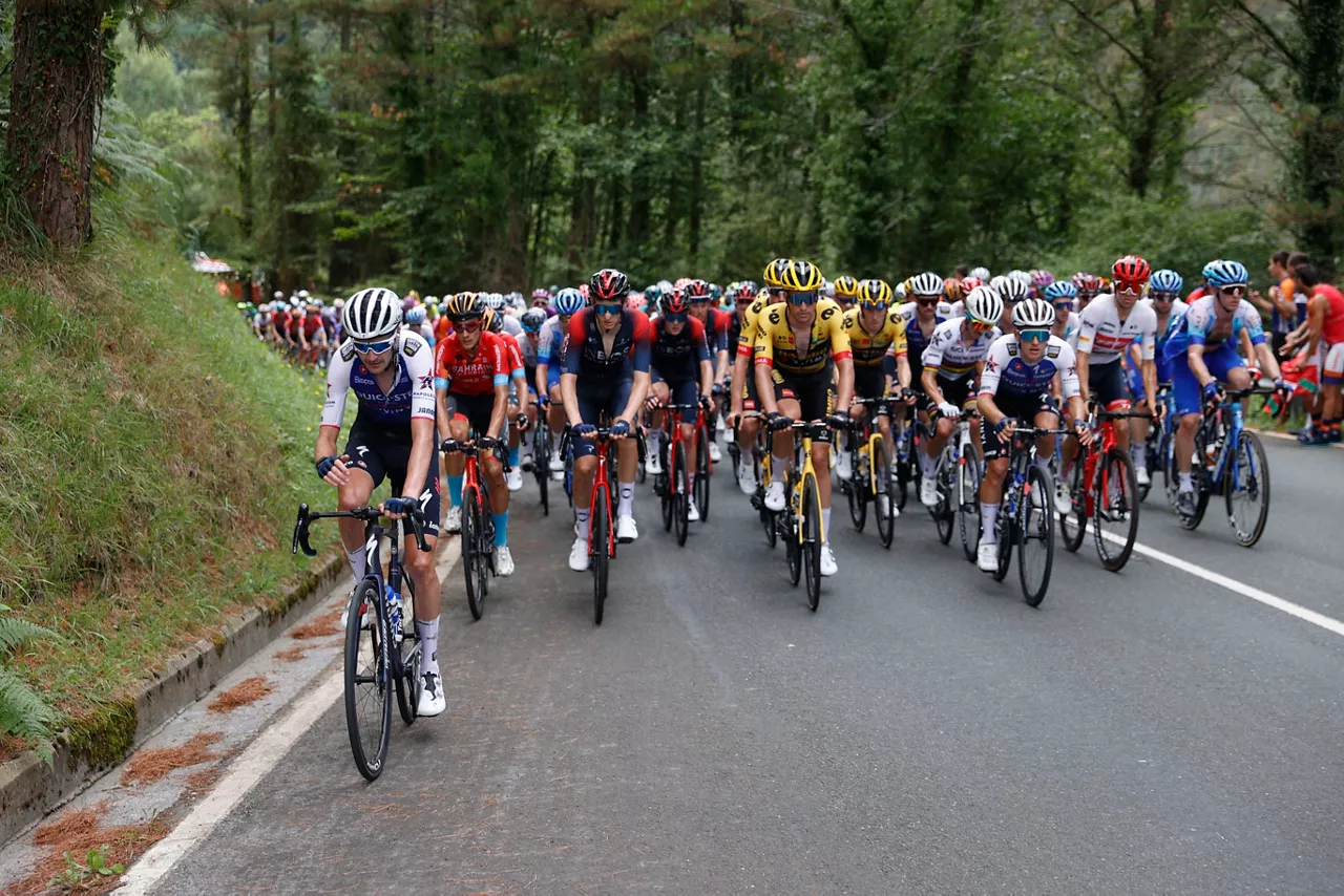 Tropeleko kideak 202ko Espainiako Vueltan.